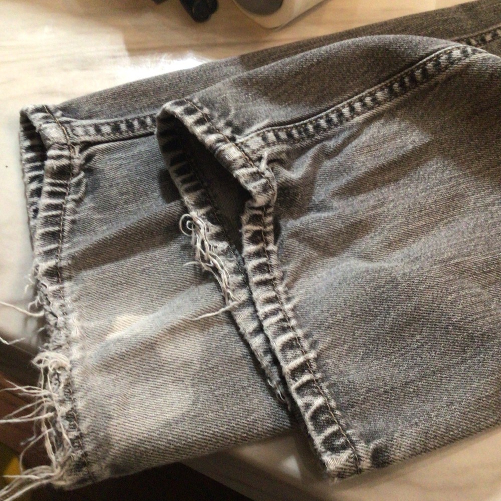 Men's American Eagle Outfitters Slim Straight Jeans 30x32 Grey Wash Frayed Hems - Picture 6 of 13